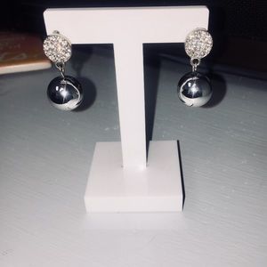 ❌ SOLD ❌ Silver Tone Crystal Earrings